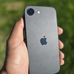 iPhone 16e 128GB Unlocked