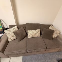 Modern Plush Couch – Wide Seats, Soft Fabric, Includes 6 Pillows
