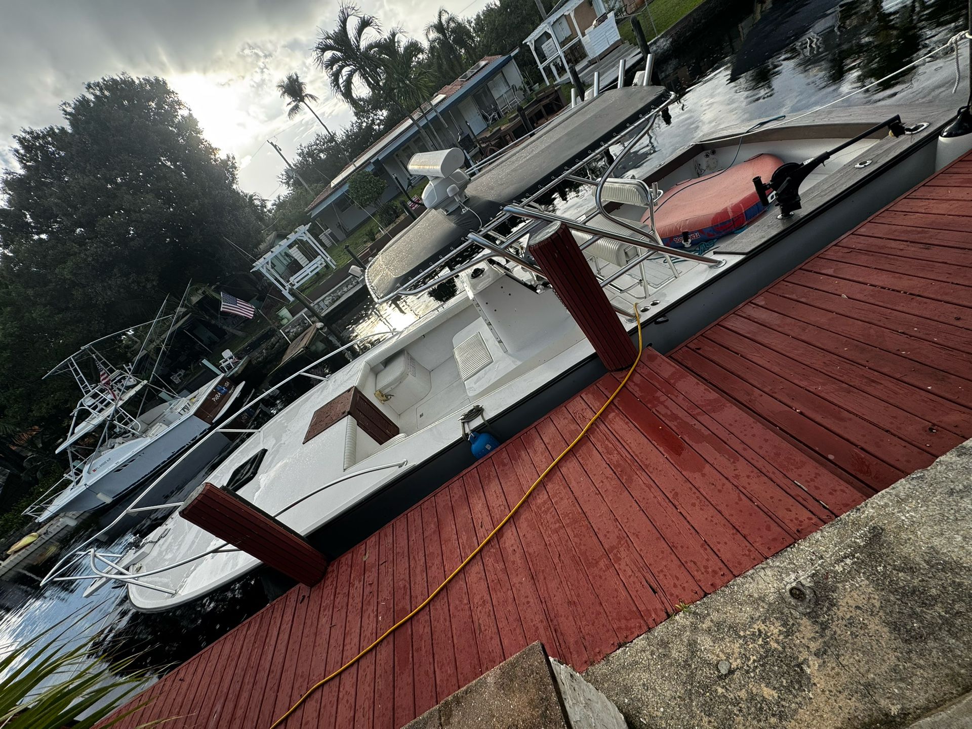2000 Stuart Angler Center Console