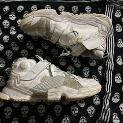 Vetements Genetically Modified Pumps 