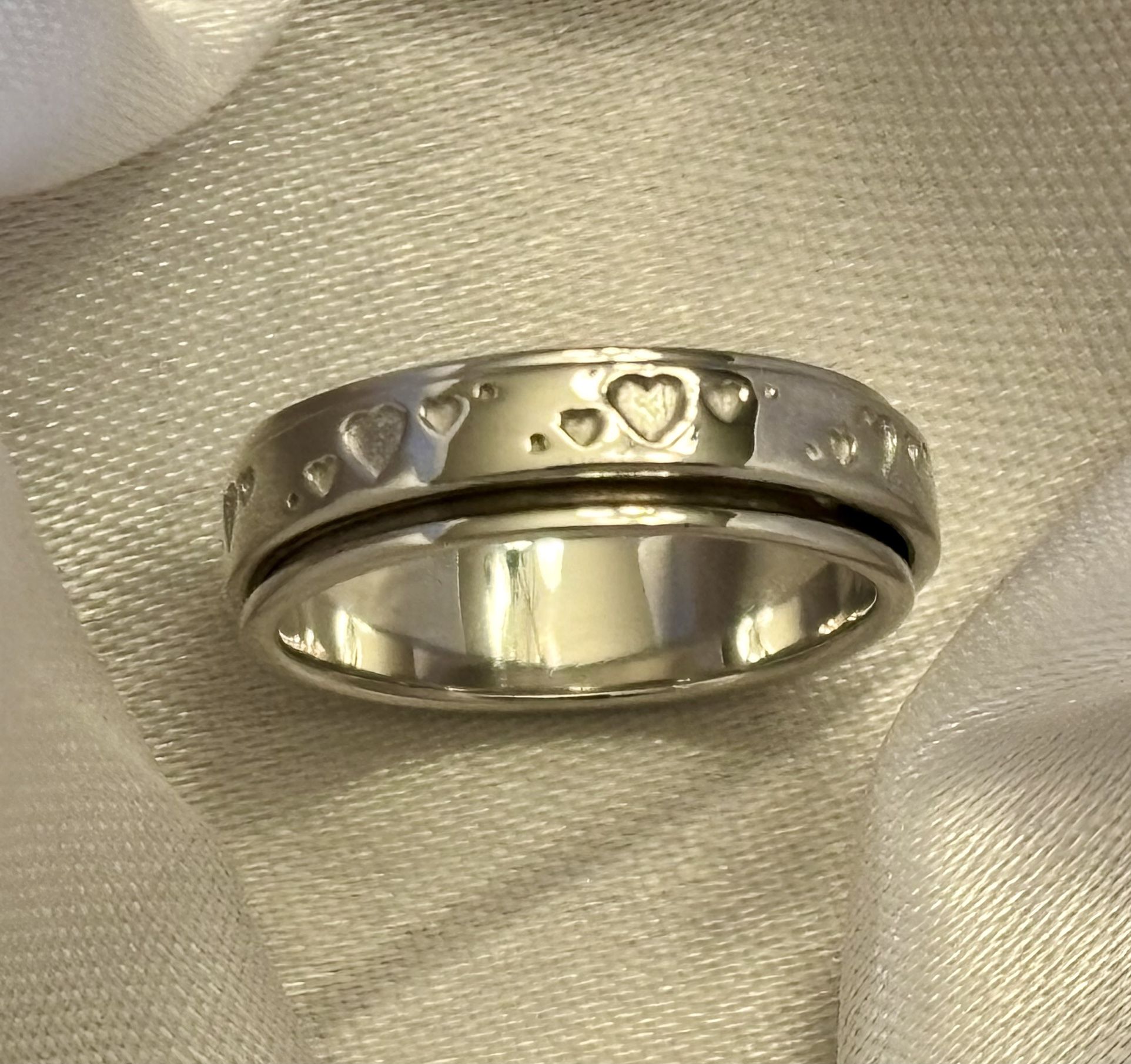 Brand New Sterling Silver Heart Spinner Ring (Size 6.0) (4.25 g)