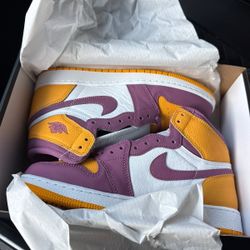 Jordan 1 Highs Retros Purple And Yellow 