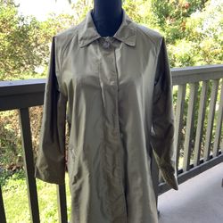 Drizzle trench coat Size 4
