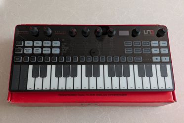IK Multimedia UNO Synth Pro Analog Synthesizer
