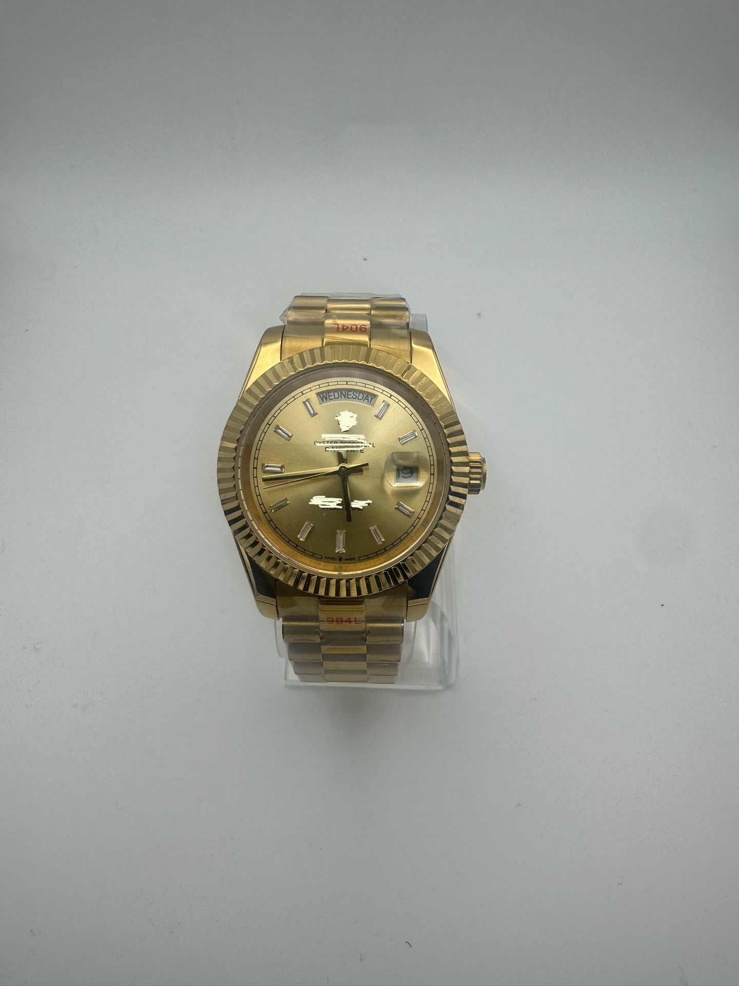 Elegant Gold-Tone Day-Date Watch