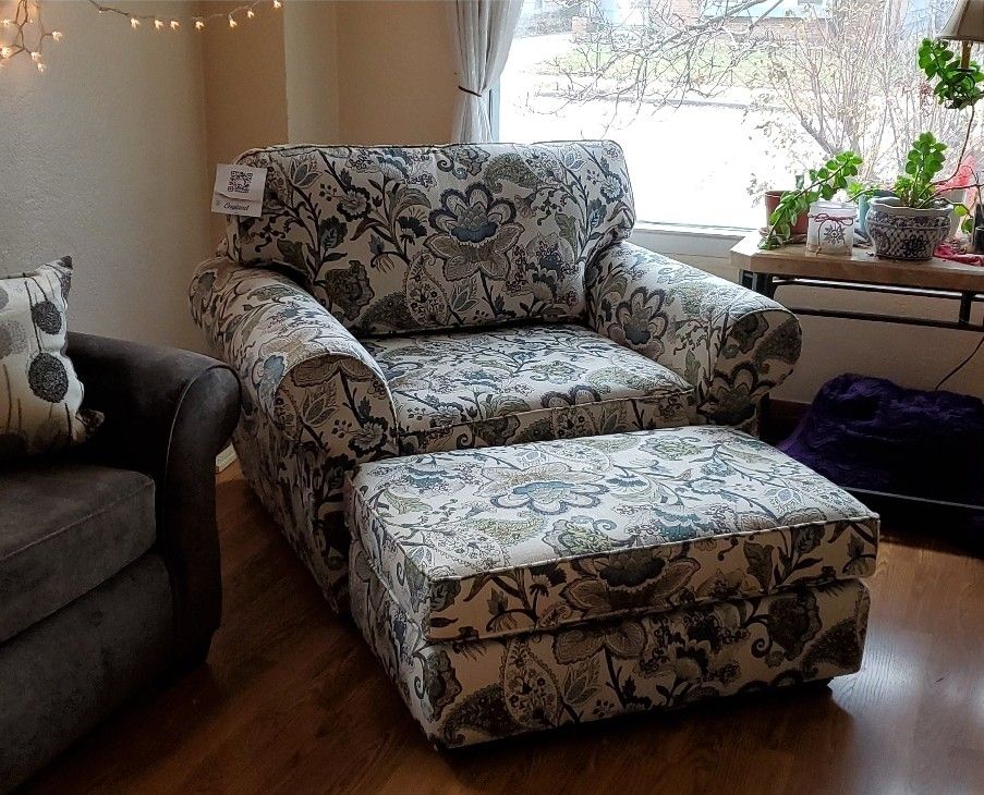 Oversized Chair With Ottoman On Wheels