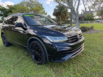 2022 Volkswagen Tiguan Comfortline R-Line Black