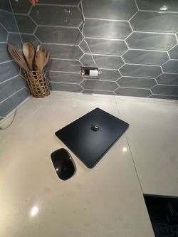 2022 MacBook Air M2 16GB/256GB + Magic Mouse | 2 FREE Monitors Included!