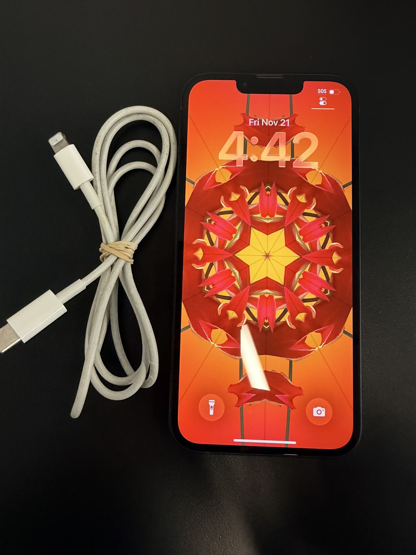 IPhone 13  128  GB,  Pristine Like New!! Condition!.  100% Battery UNLOCKED use any carrier.  Hablo Espanol.    