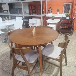 Mid Century Modern Style Round Dining Set (New)