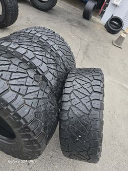 4 used tiresLt35x12.50r18 Nitto Ridgerappler $350.00