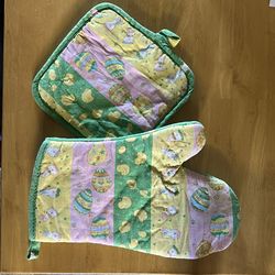 Easter kitchen items (new w/out tags)