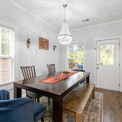 🔥 Solid Wood Table + Matching Bench – Priced to Sell! 🔥