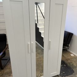 Wardrobe Closet With Mirror