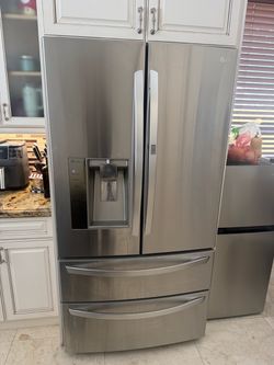 LG French Door Refrigerator – Great Condition – Needs Repair