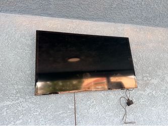 40” TVs I have 4 with Roku receivers and tv mounts