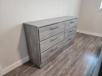 Đręsser Nęw *** Çomođa Nųeva 