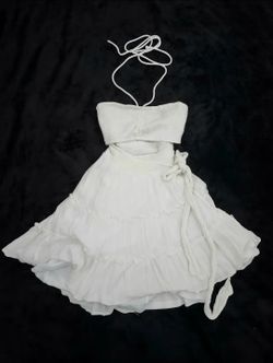 ✅️ Cutout Ruffle Dress• Cutout Waist• Ruffle Wrap• Size S• Great Condition• $20firm