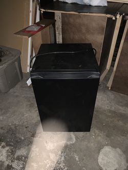 Mini Fridge 