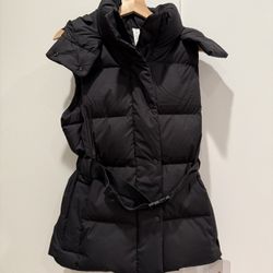 Lululemon women Down Vest Size 8
