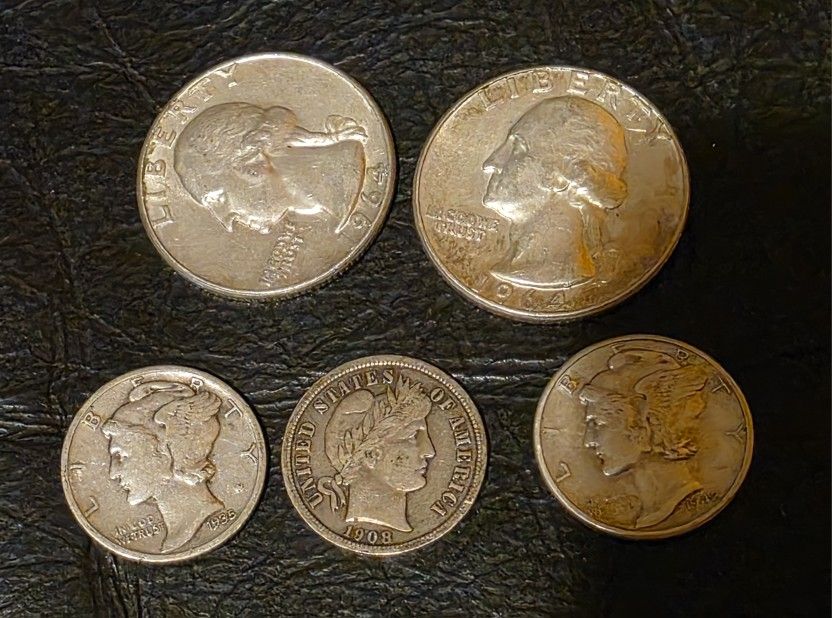 2 Washington Quarters, 1 Barber Dime, 2 Mercury Dimes