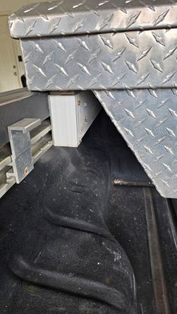 Truck Toolbox side supports