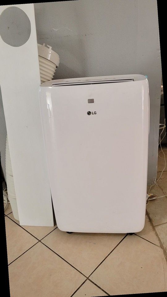 Air Conditioner Portable AC 250sqft Slightly Used UAA