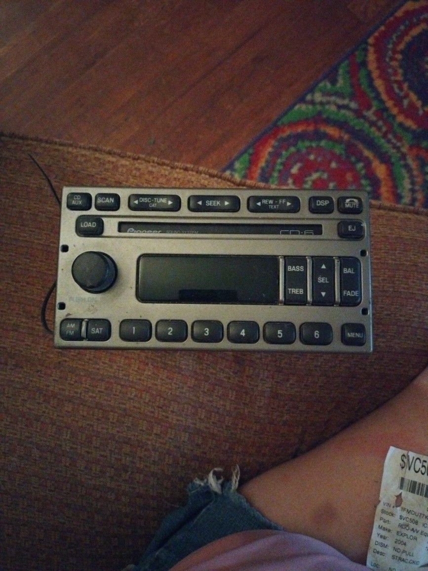 2004 Explorer Pioneer 6 CD Changer/Stereo