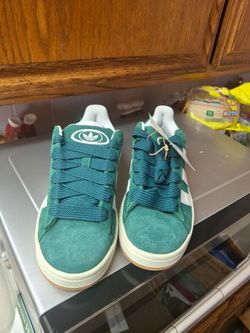 NEW ADIDAS SHOES SIZE -7Y
