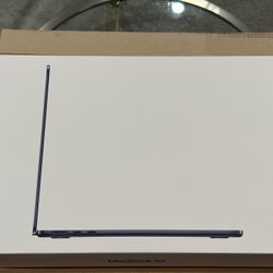 New Apple MacBook Air M2 13” 256GB Midnight