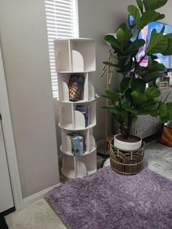 Shelf that swivels around, easy turns 360