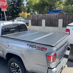05-25 Toyota Tacoma 6ft Hard Tri Fold Bed Cover