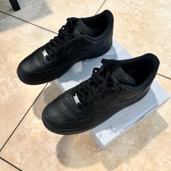 Black air forces size 10.5