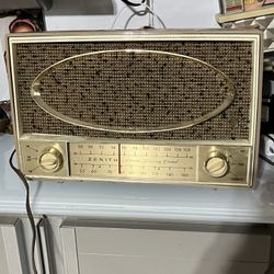 Vintage 1959 Zenith Auto Frequency Control AM/FM Table-Top Tube Radio Electronic