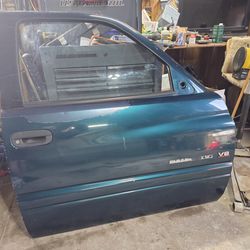 Dodge Ram Passenger Front Door - COMPLETE - Quad Cab - Green
Price: $300 (OBO) No Rust