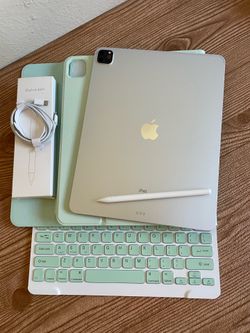 iPad Pro 12.9” (2020 model) 4th Generation 512GB with  keyboard case and pen & Accessories
