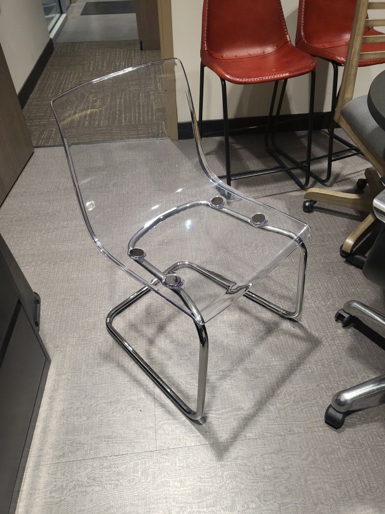 Modern Molded Clear Plastic Chair