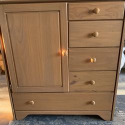 Mueble De Madera En Buenas Condiciones