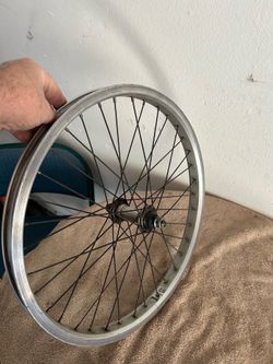 Used front red line rim   Used size 20 inches hablo espanol