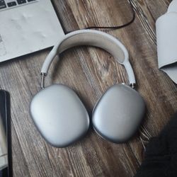 AirPods Maxes
