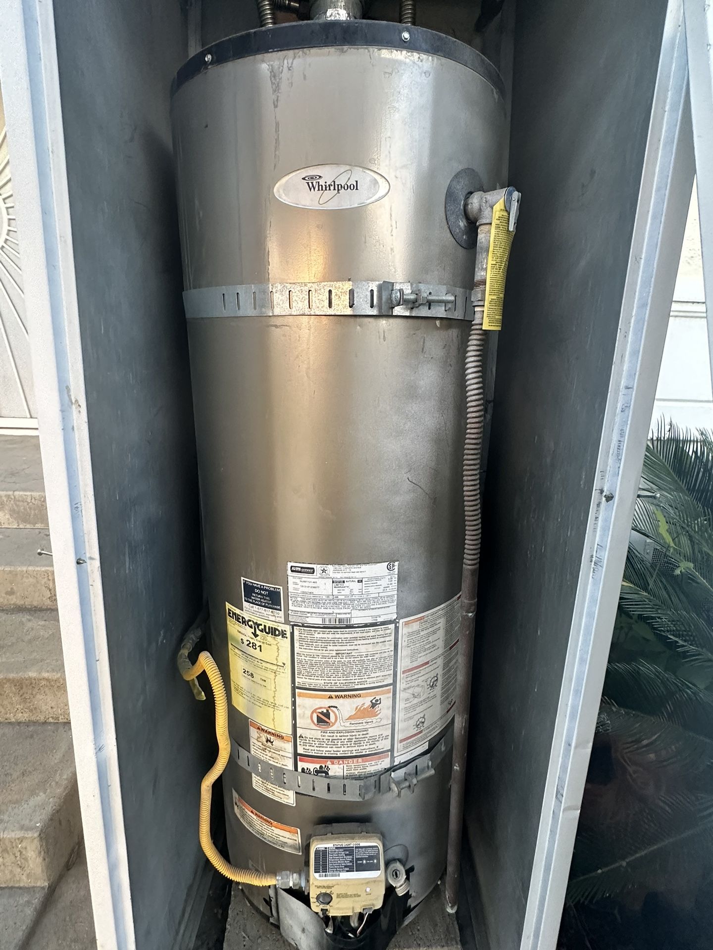 Whirlpool 50 Gallon Gas Water Heater, You Can See It Work ! 