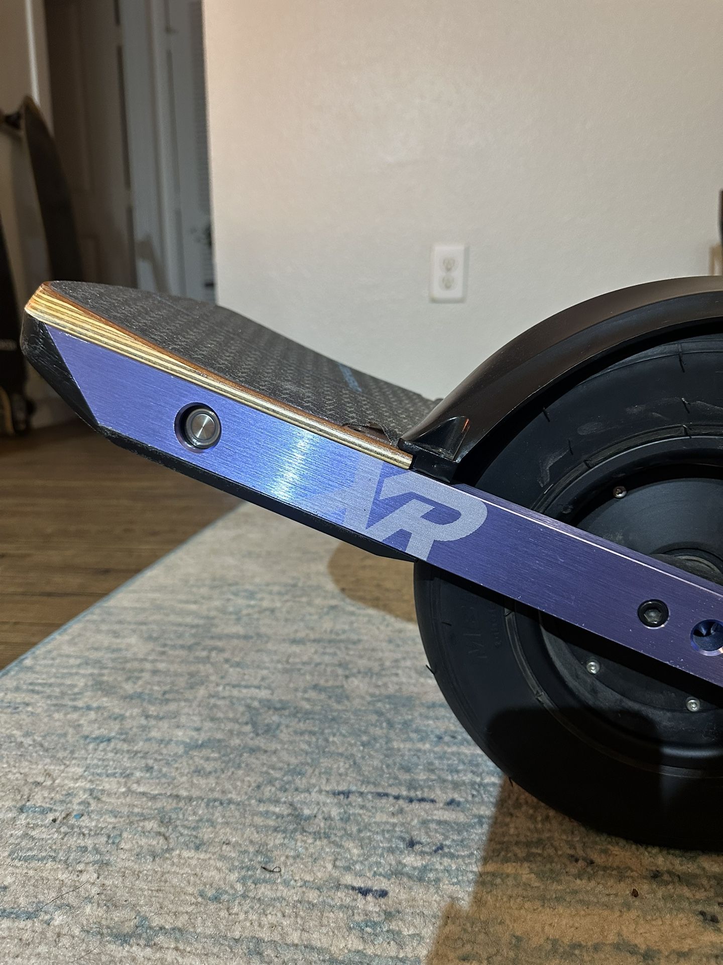 ⚡️Onewheel XR – LIKE NEW! Only 17 Miles – $1,250
