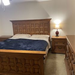 Broyhill Solid Wood King Bedroom Set – 6 Pieces 