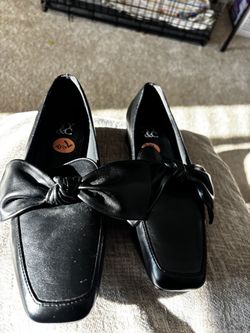 Black Square-Toe Flats with Bow Detail