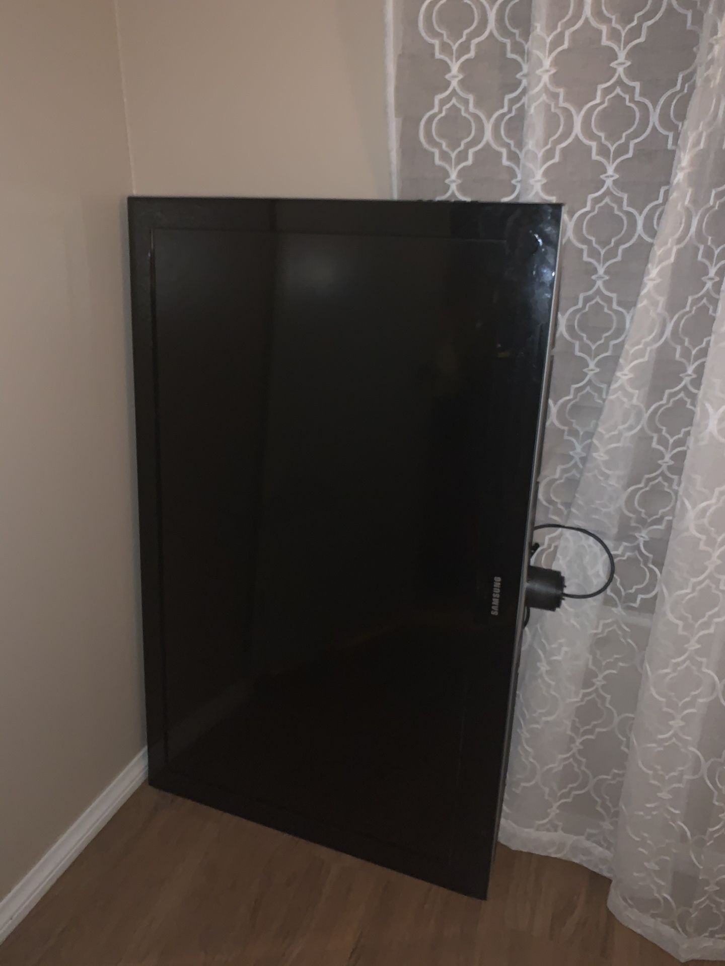 Samsung 55’ **line on screen **
