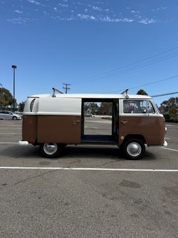 1969 Volkswagen Bus w/ Dual Sliding Doors