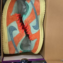 Nike SB Dunk “Orange Emerald “