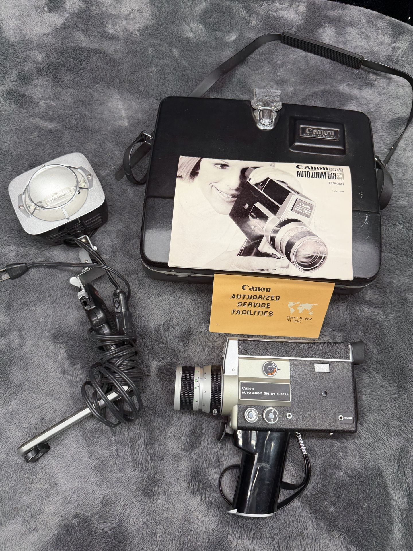 Vintage Canon Super 8 Auto Zoom 518SV Video Camera with Light, Case and Manual!