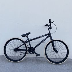 BMX BIKE TONY HAWK /SIZE TIRES 24”