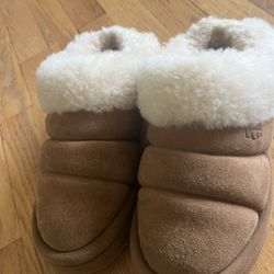 Girls Uggs Size 4 
